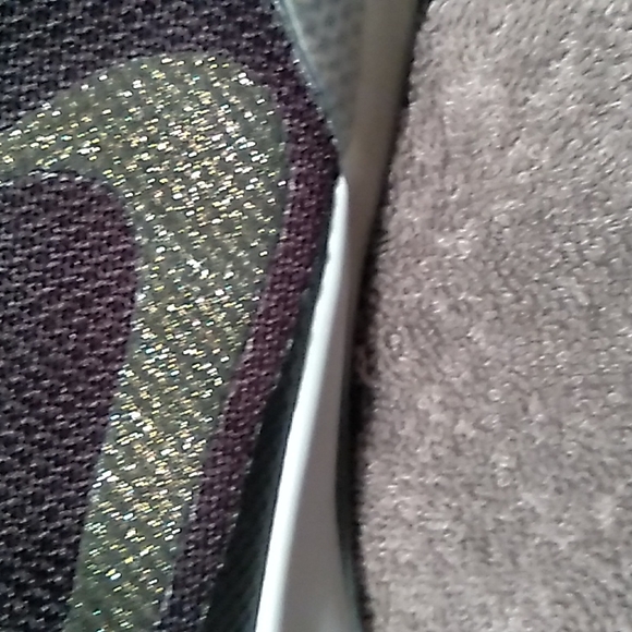 Nike - Picture 3 of 7